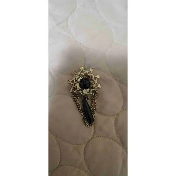 Vintage Victorian Style Gold Tone Brooch Pin Black Stone Chain Accents Unisex - Picture 2 of 3